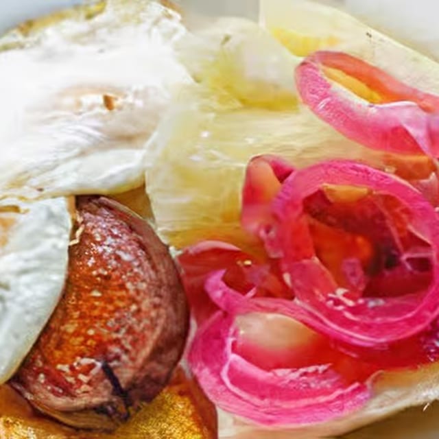 Yuca Con Tres Golpes.